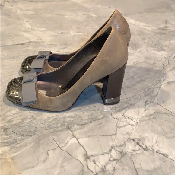 Stacked heel BCBG shoe - Picture 2 of 4